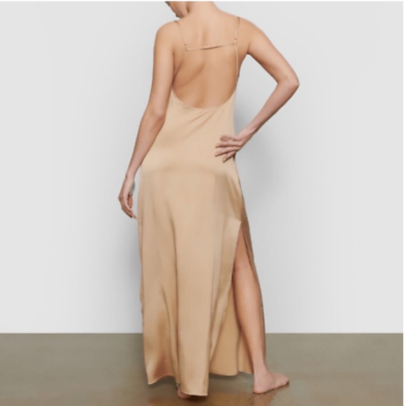 Skims SILK LONG SLEEP SLIP in HONEY - Picture 3 of 7